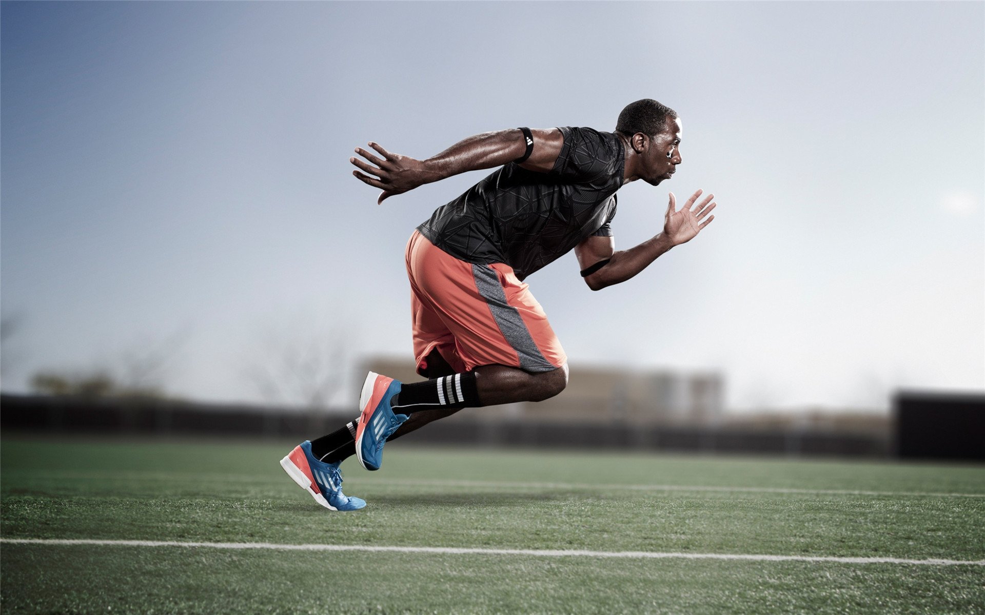 世界杯冠军中卫加盟欧冠豪门 首秀即斩获全场最高评分